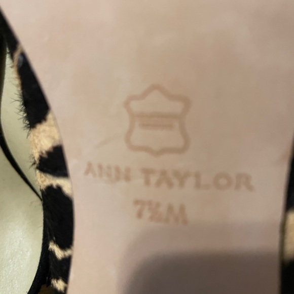 ANN TAYLOR DYED CALF HAIR FUR PUMPS WITH BROOCH RHINESTONES - Picture 9 of 10